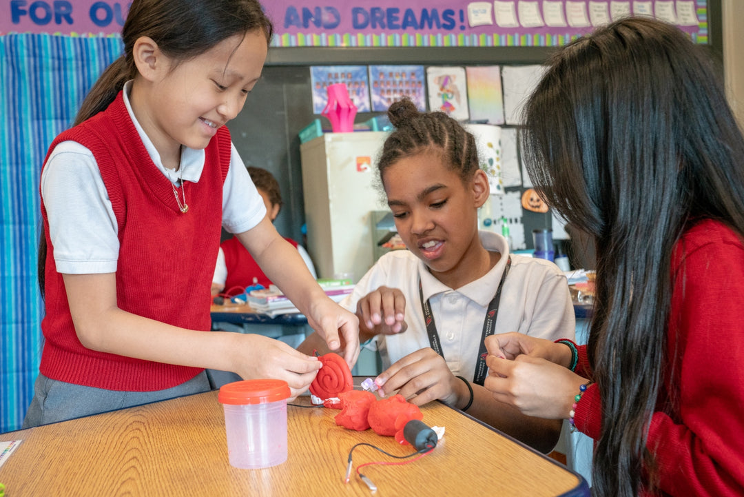 Enhance-Critical-Thinking-Skills-with-Squishy-Circuits