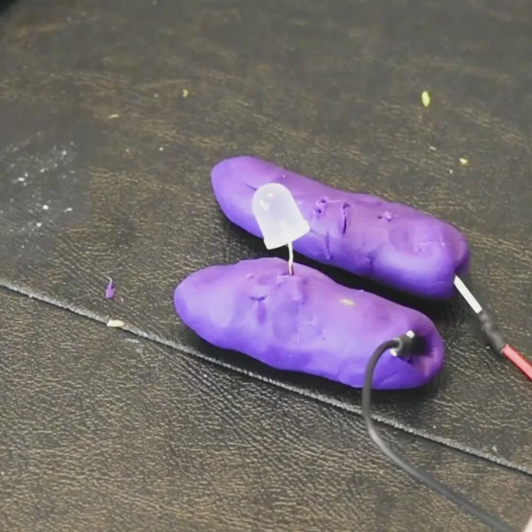 Lite Kit: an LED lighting up in conductive dough