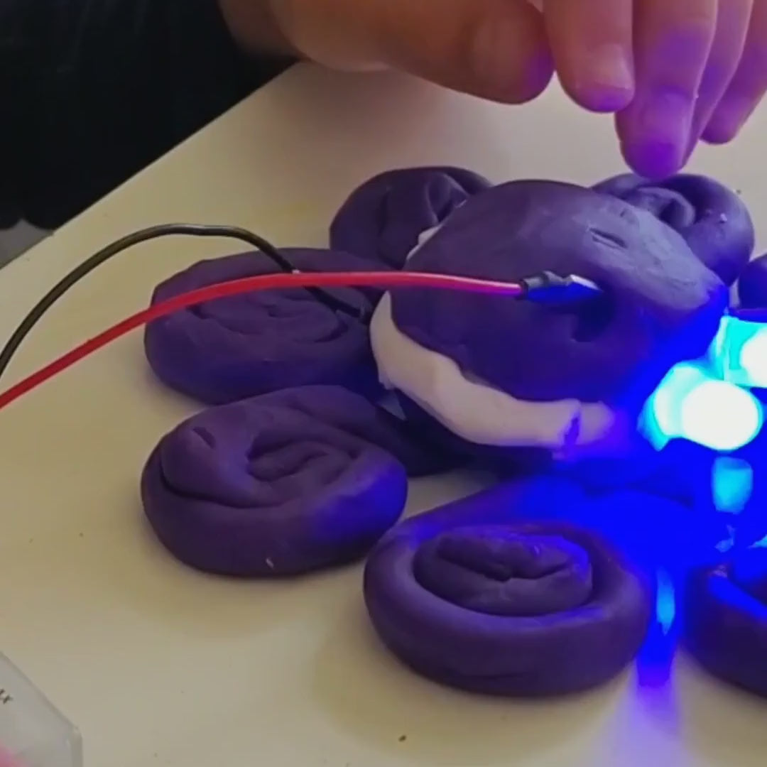 Group+ Kit with 6 Power Hubs: classroom circuits powered by USB Power Hubs